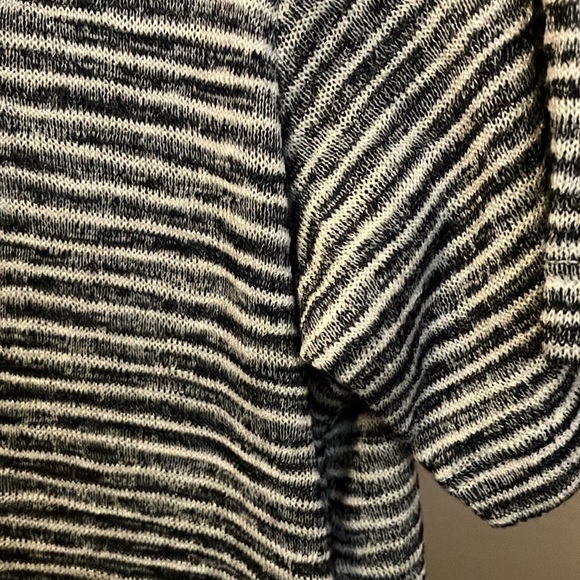 Athleta Breezy Scoop V Neck Tee in Navy Blue and White Stripes, XS - Picture 4 of 5